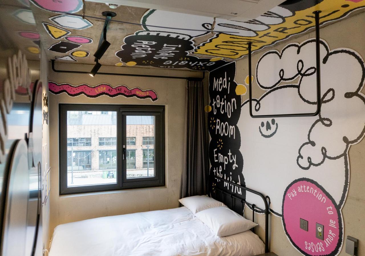 Hotel Playce Camp Jeju 4*